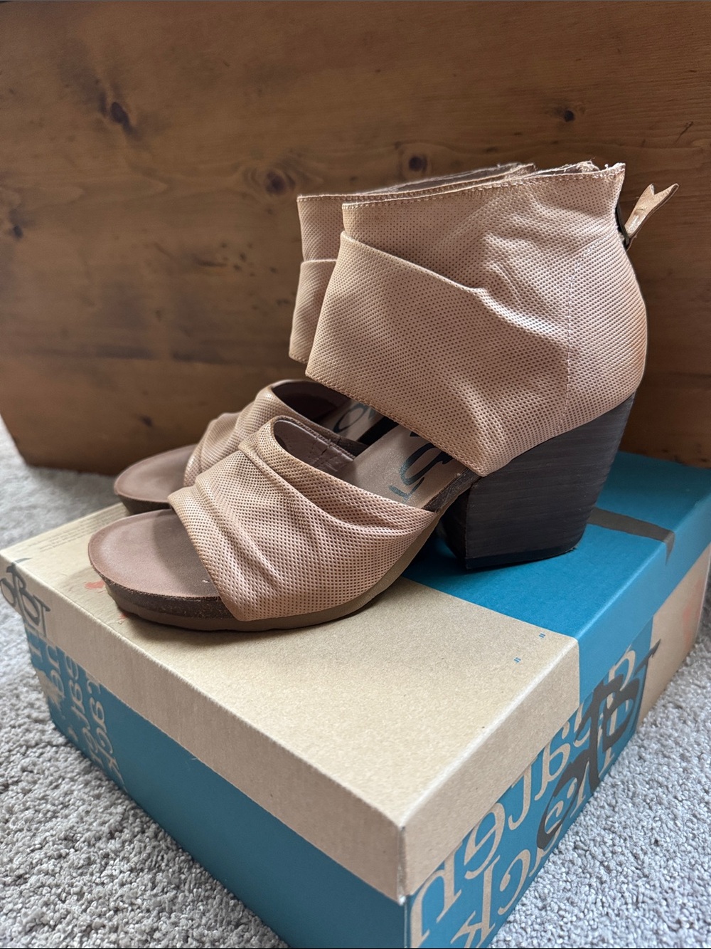 OTBT tan natural leather wedge heel sandals size 8 NEW
